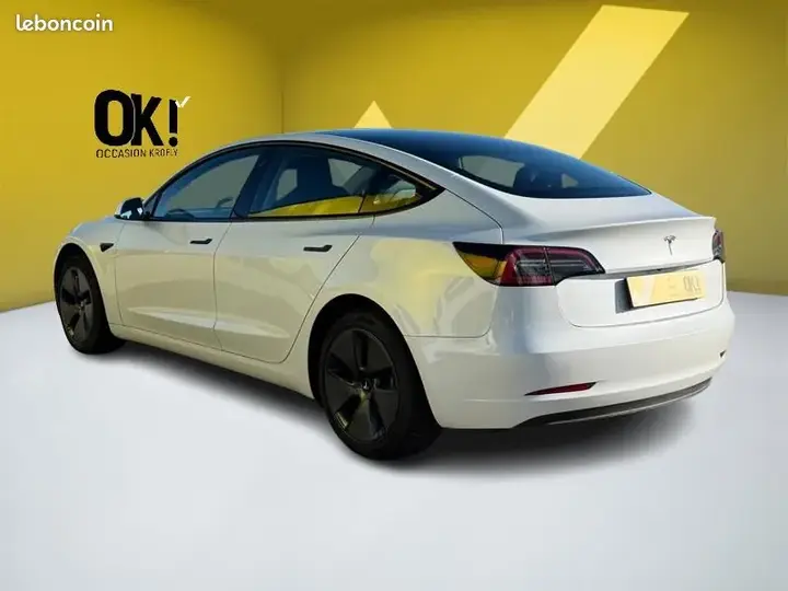 Tesla Model 3 2023 photo 3