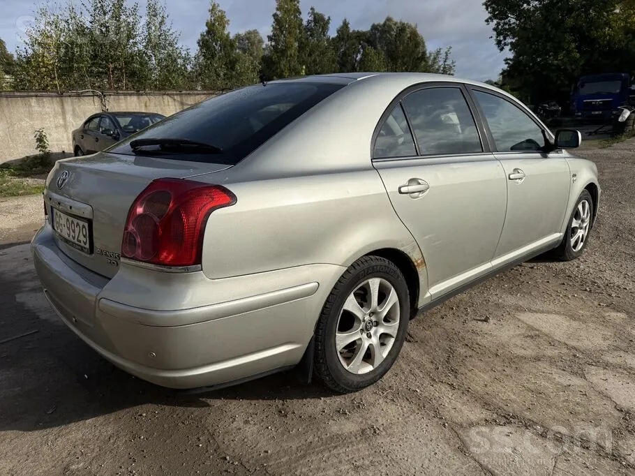 Toyota Avensis 2005 photo 2