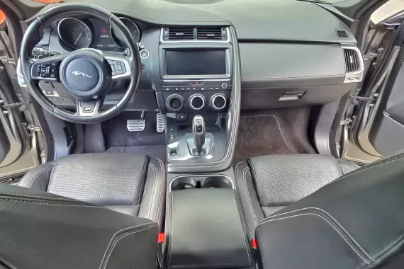 Jaguar E-Pace 2018 photo 5