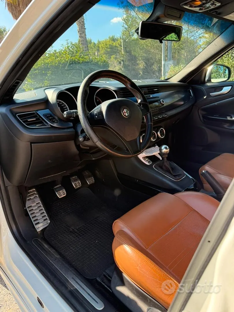 Alfa Romeo Giulietta 2011 photo 4
