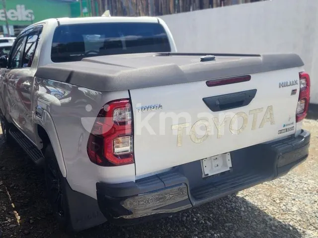 Toyota Hilux 2023 photo 3