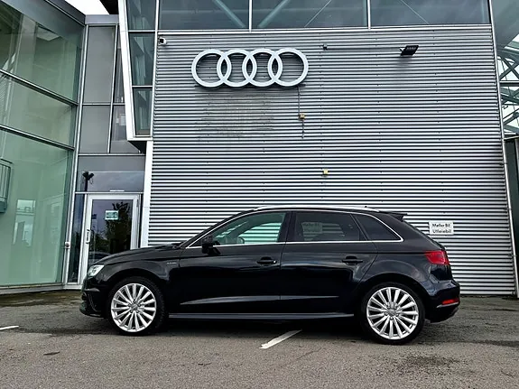 Audi E-Tron 2016 photo 2