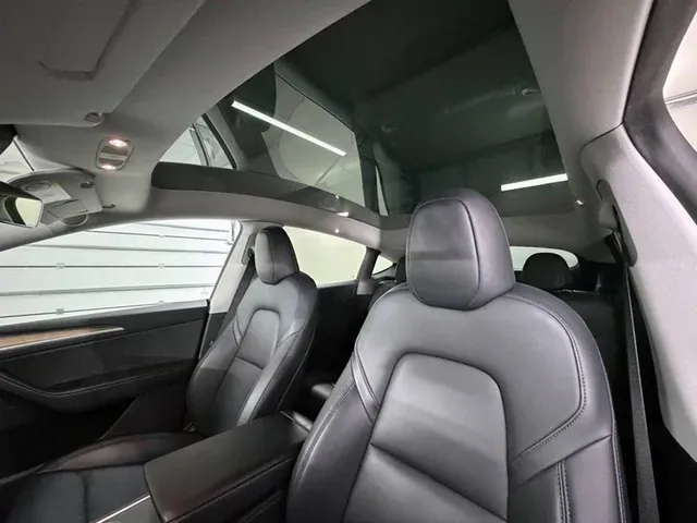 Tesla Model Y 2022 photo 2