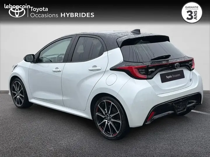 Toyota Yaris 2022 photo 2