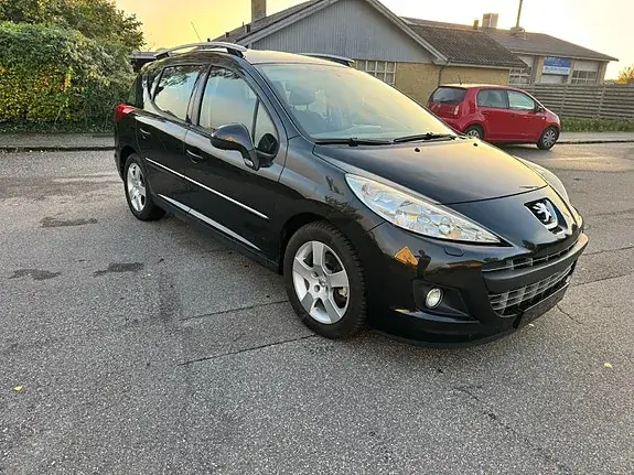 Peugeot 207 2011 photo 2