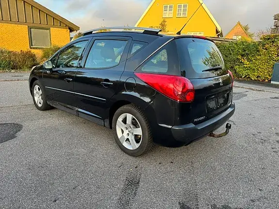 Peugeot 207 2011 photo 3