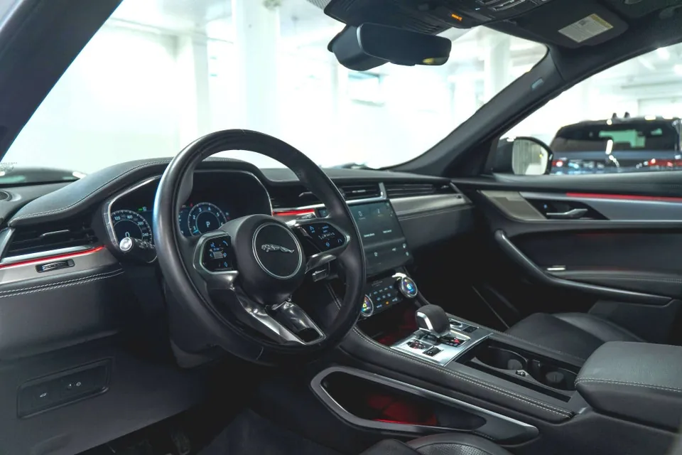 Jaguar F-Pace 2024 photo 2