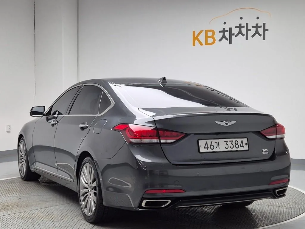 Genesis G80 2018 photo 2