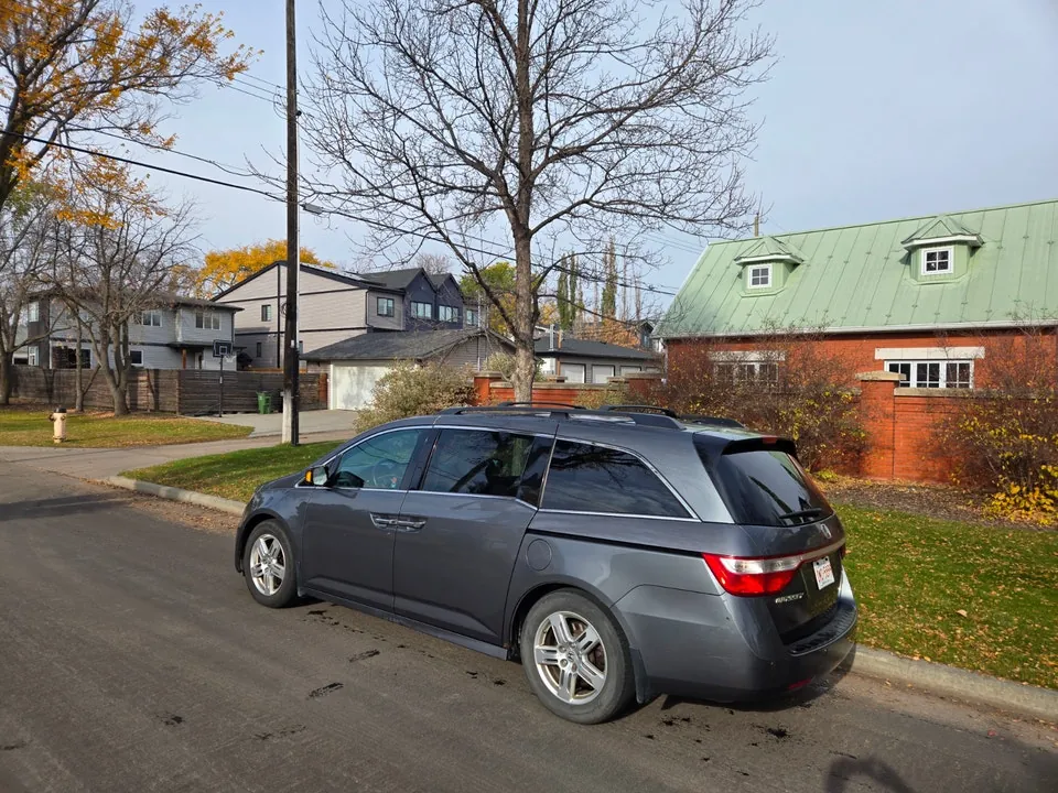 Honda Odyssey 2011 photo 2