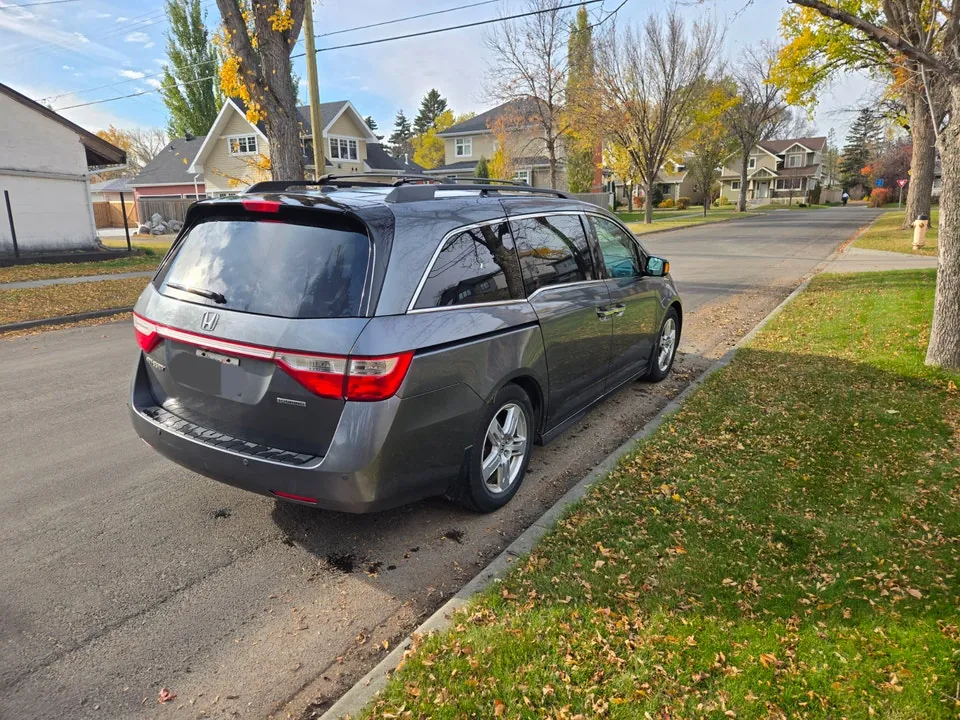 Honda Odyssey 2011 photo 3