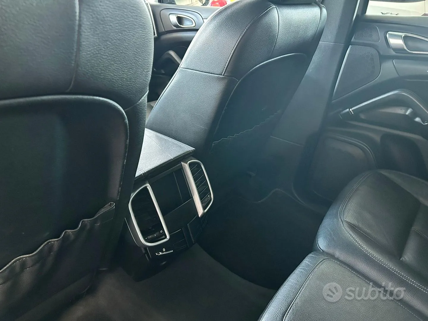 Porsche Cayenne 2012 photo 4