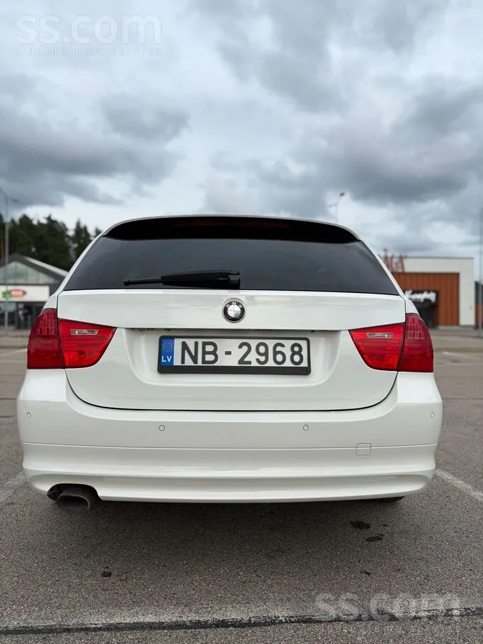 BMW 320 2009 photo 4