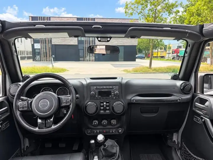 Jeep Wrangler 2012 photo 2