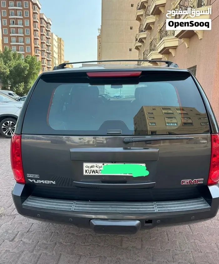 GMC Yukon 2011 photo 2