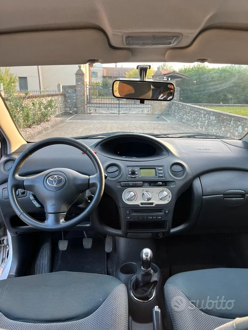 Toyota Yaris 2005 photo 5