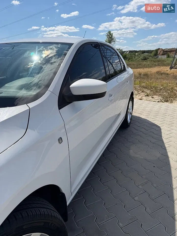 Skoda Rapid 2013 photo 2