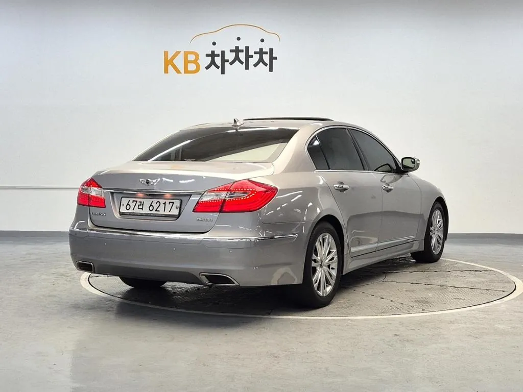 Hyundai Genesis 2012 photo 3