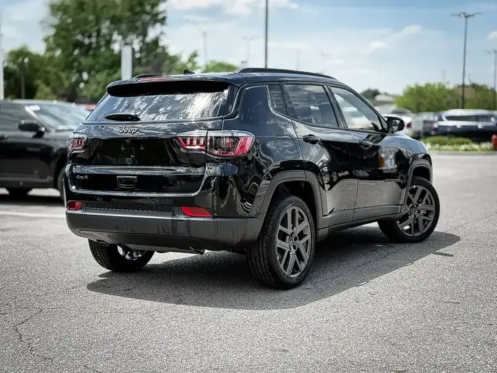Jeep Compass 2026 photo 2