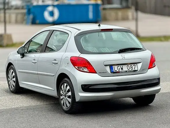 Peugeot 207 2011 photo 4