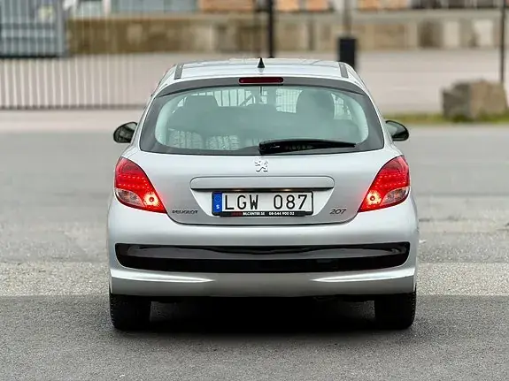 Peugeot 207 2011 photo 5