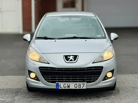 Peugeot 207 2011 photo 2