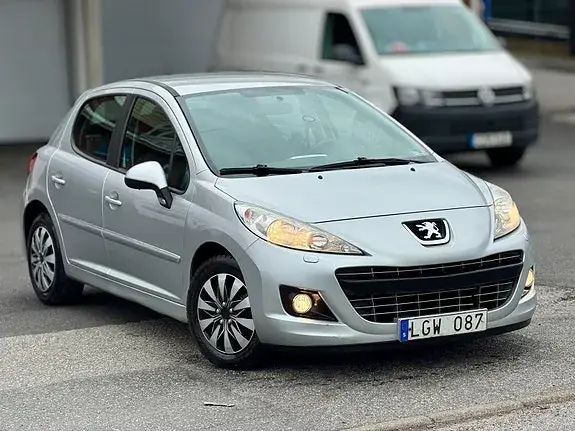 Peugeot 207 2011 photo 3