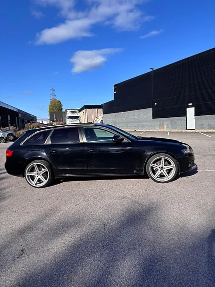 Audi A4 2009 photo 2
