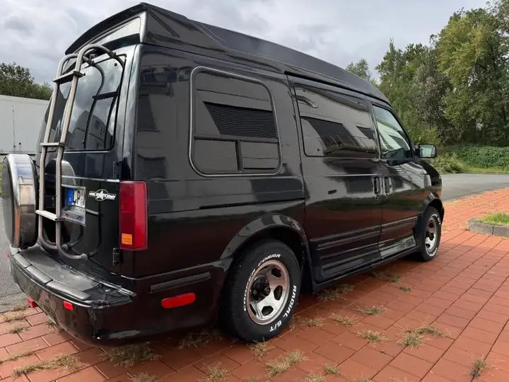 GMC Safari