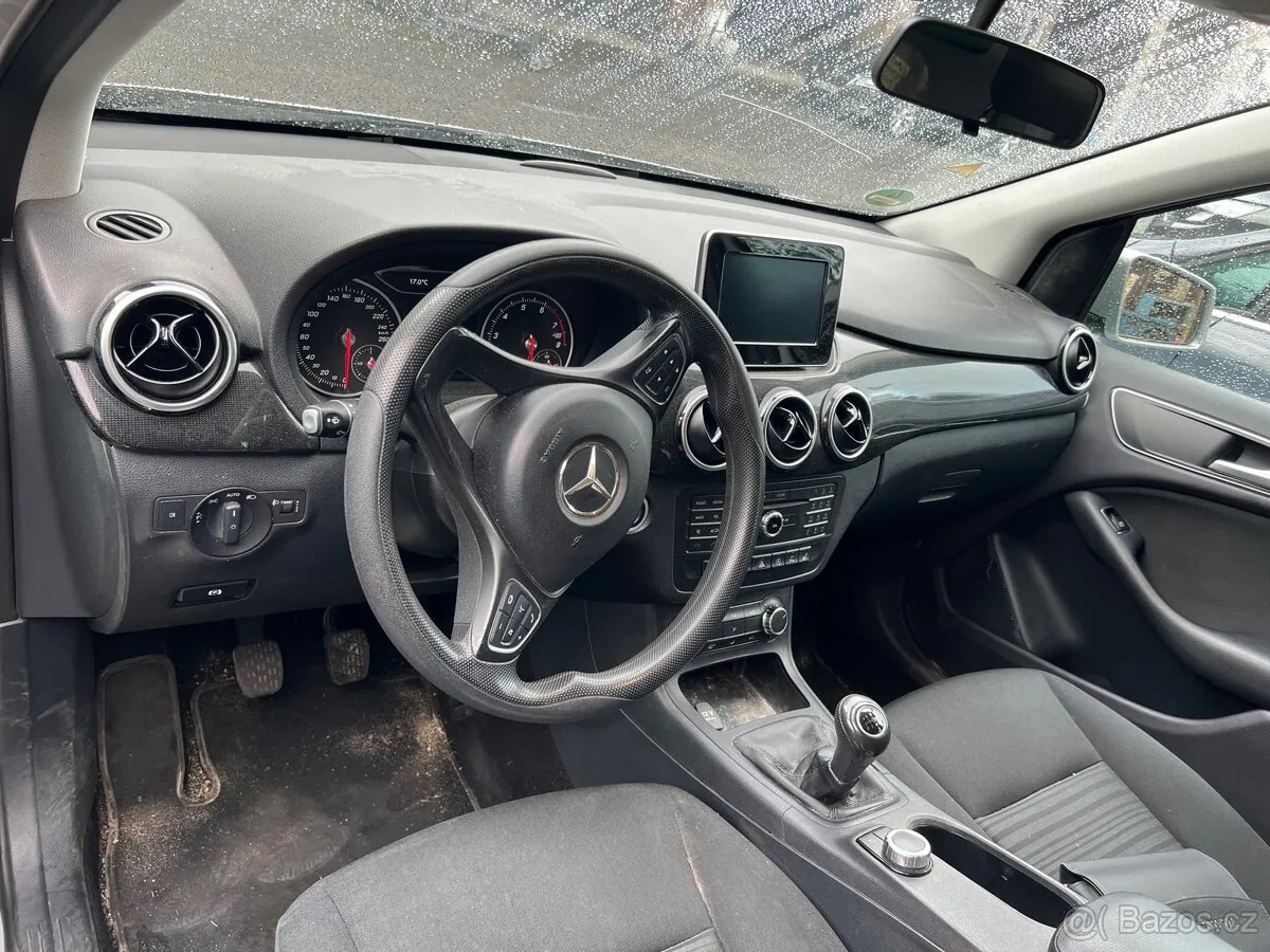 Mercedes-Benz B180 2015 photo 4