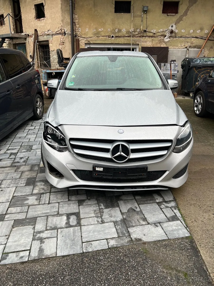 Mercedes-Benz B180