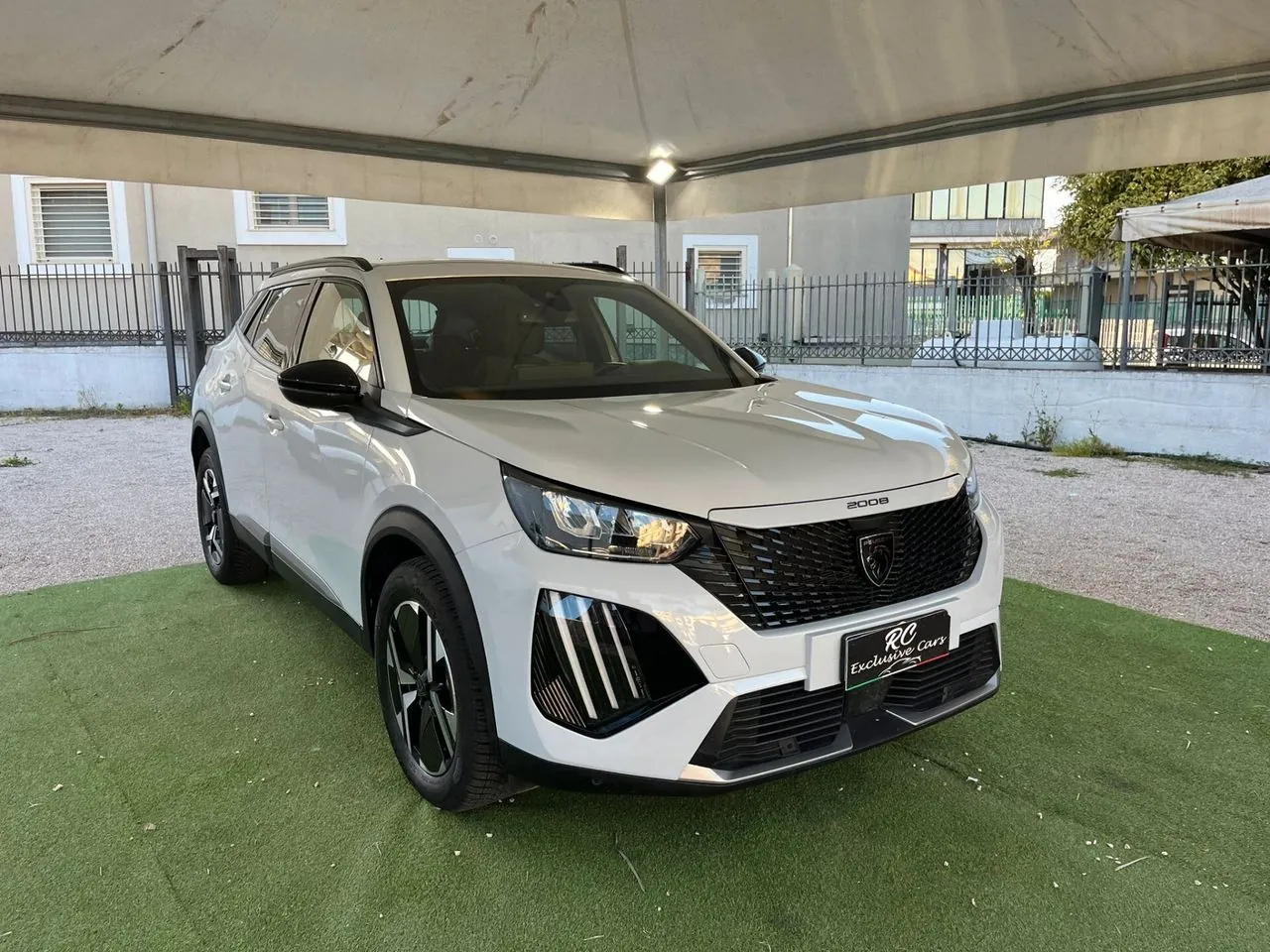 Peugeot 2008 2023 photo 4