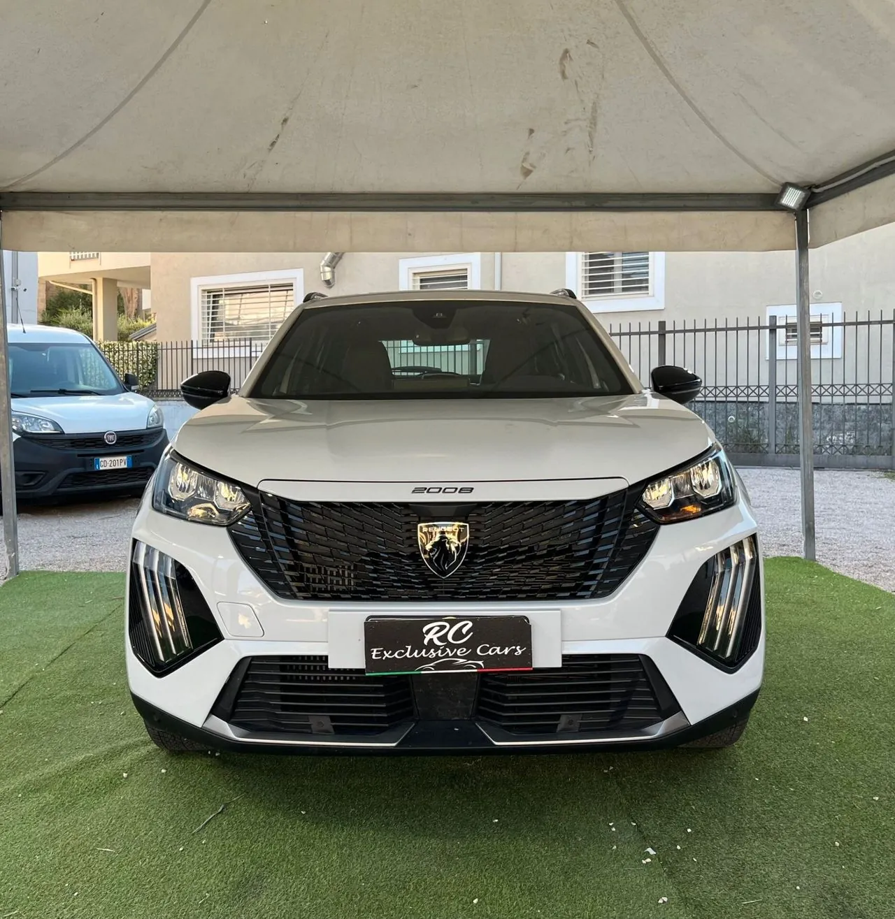 Peugeot 2008 2023 photo 2