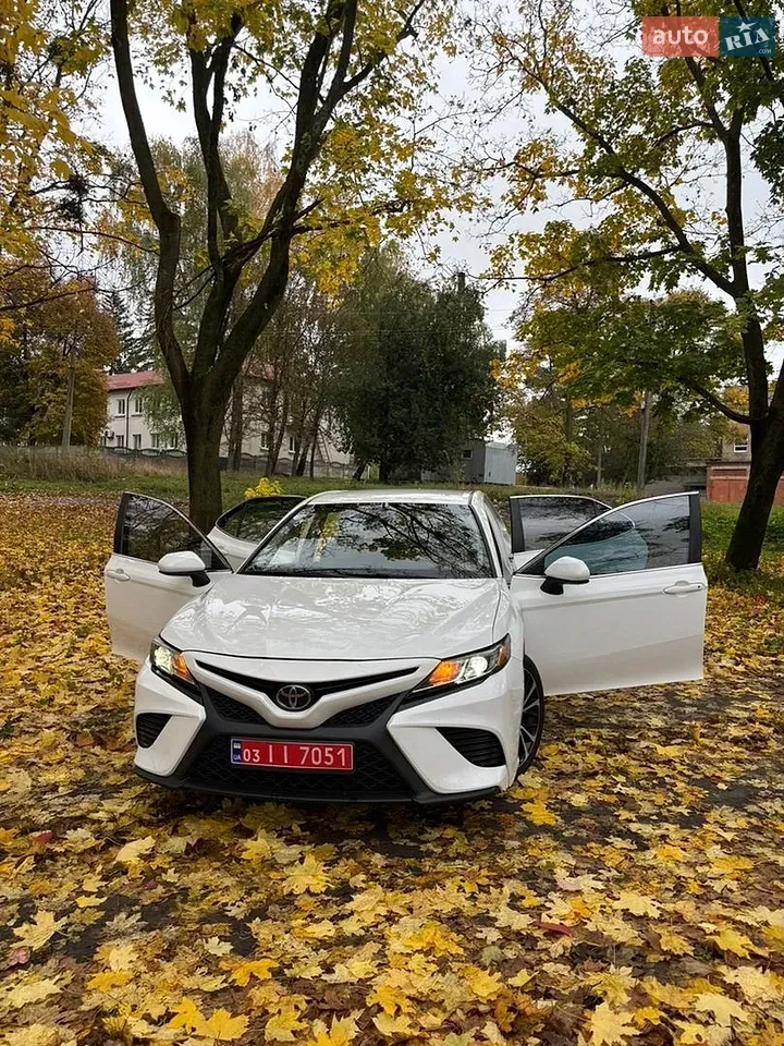 Toyota Camry 2020 photo 2