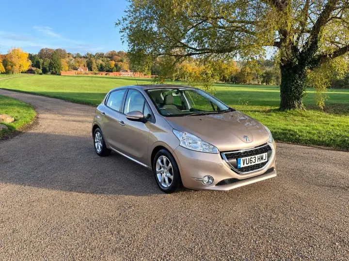 Peugeot 208