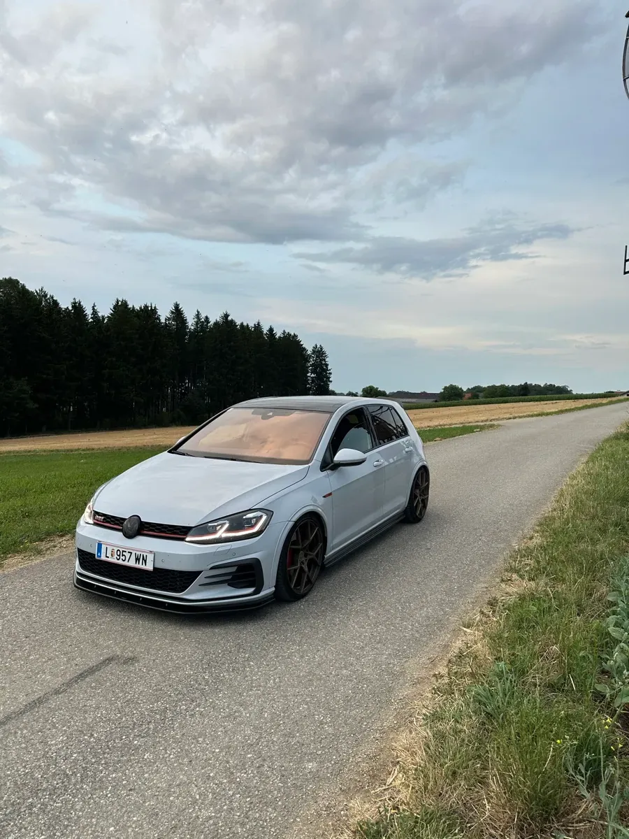 Volkswagen Golf 2018 photo 2