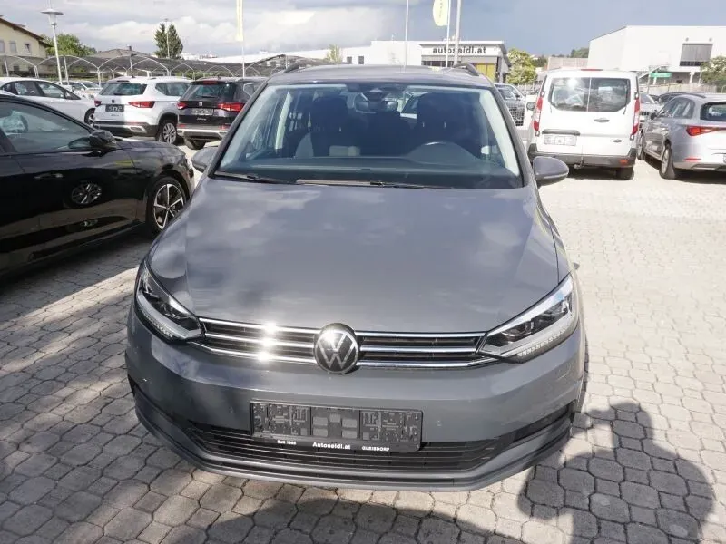 Volkswagen Touran 2022 photo 2