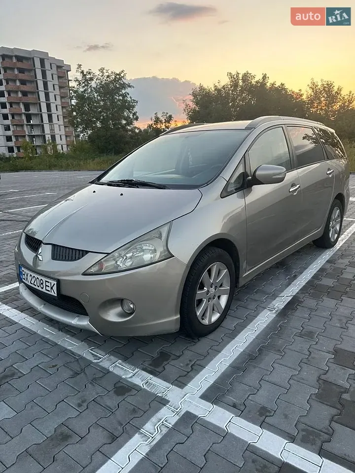 Mitsubishi Grandis 2006 photo 5