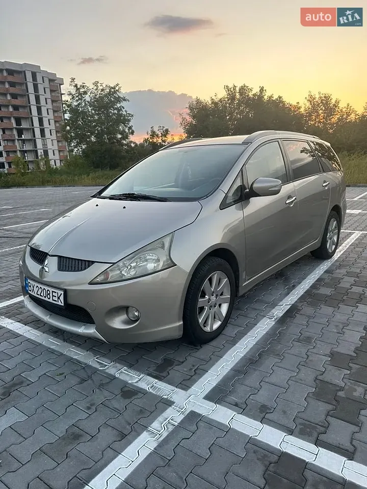 Mitsubishi Grandis 2006 photo 4