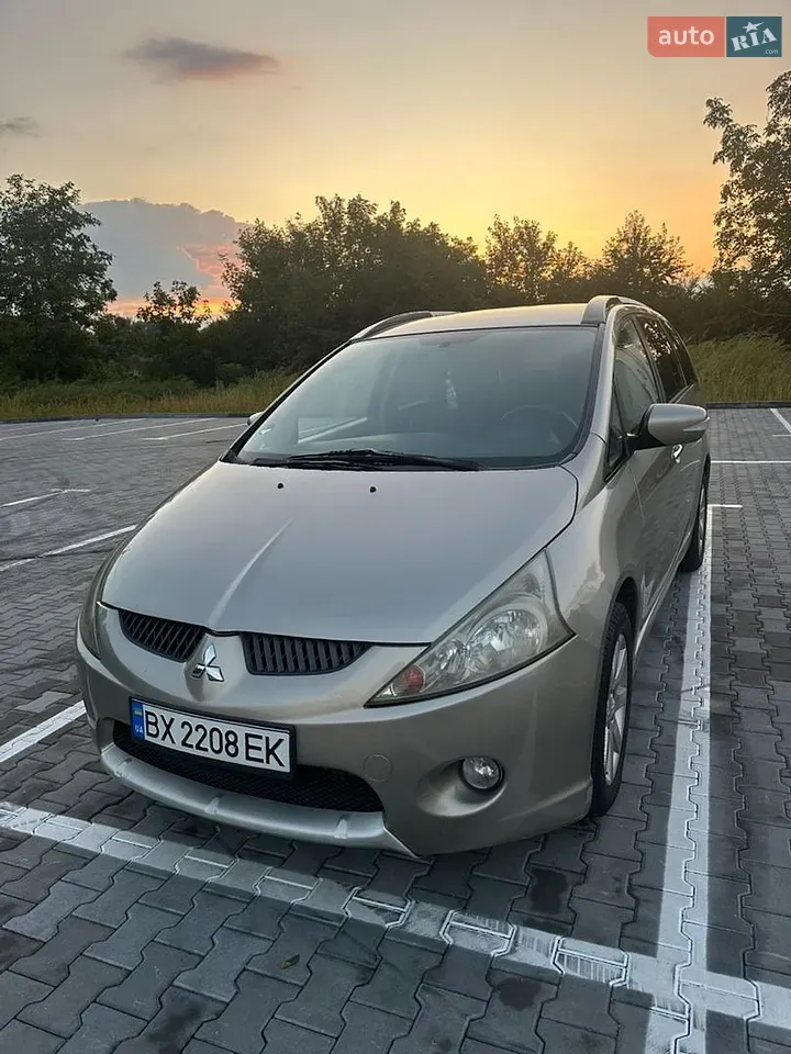 Mitsubishi Grandis 2006 photo 3