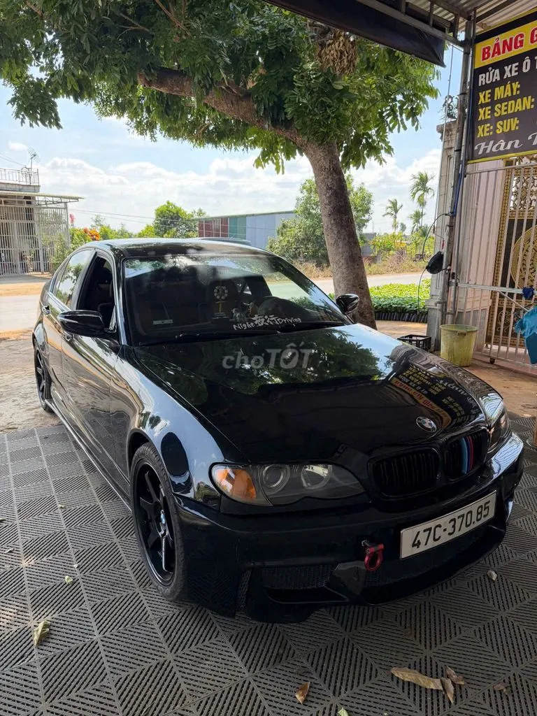 BMW 318I 2003 photo 2