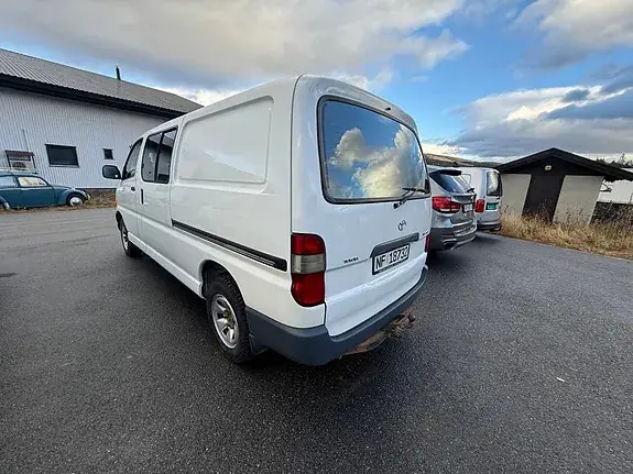 Toyota Hiace 2006 photo 2
