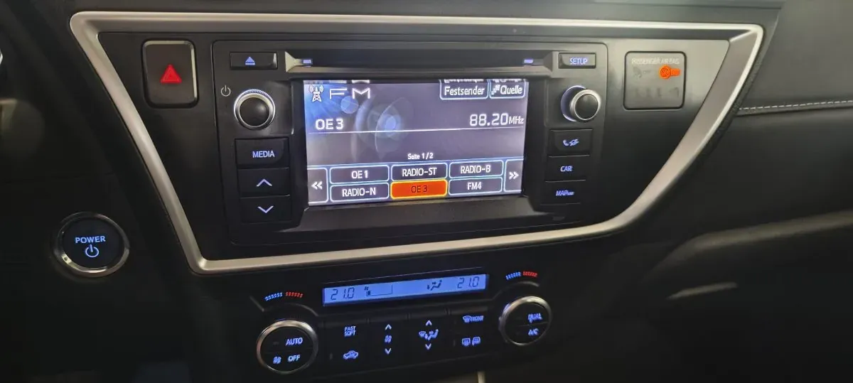 Toyota Auris 2013 photo 3