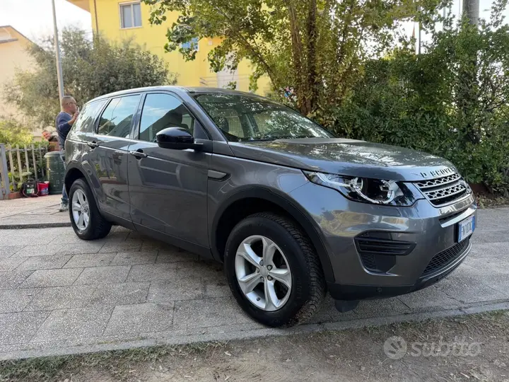 Land Rover Discovery Sport 2018 photo 2