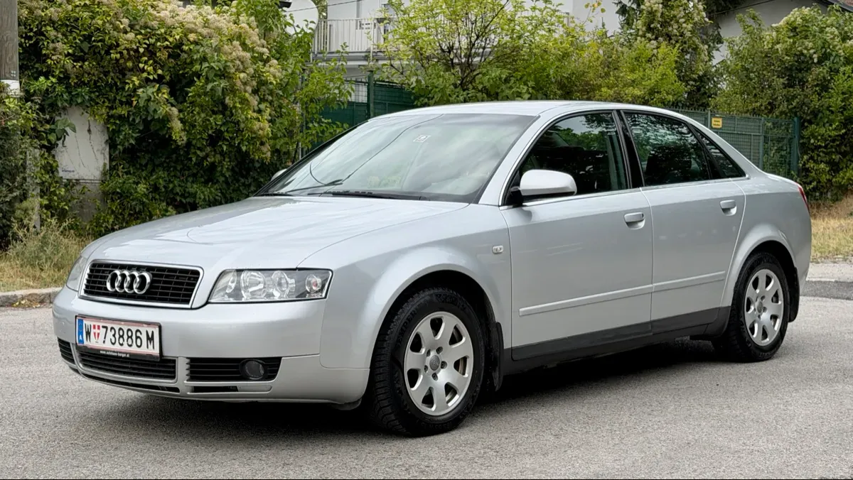 Audi A4 2004 photo 2
