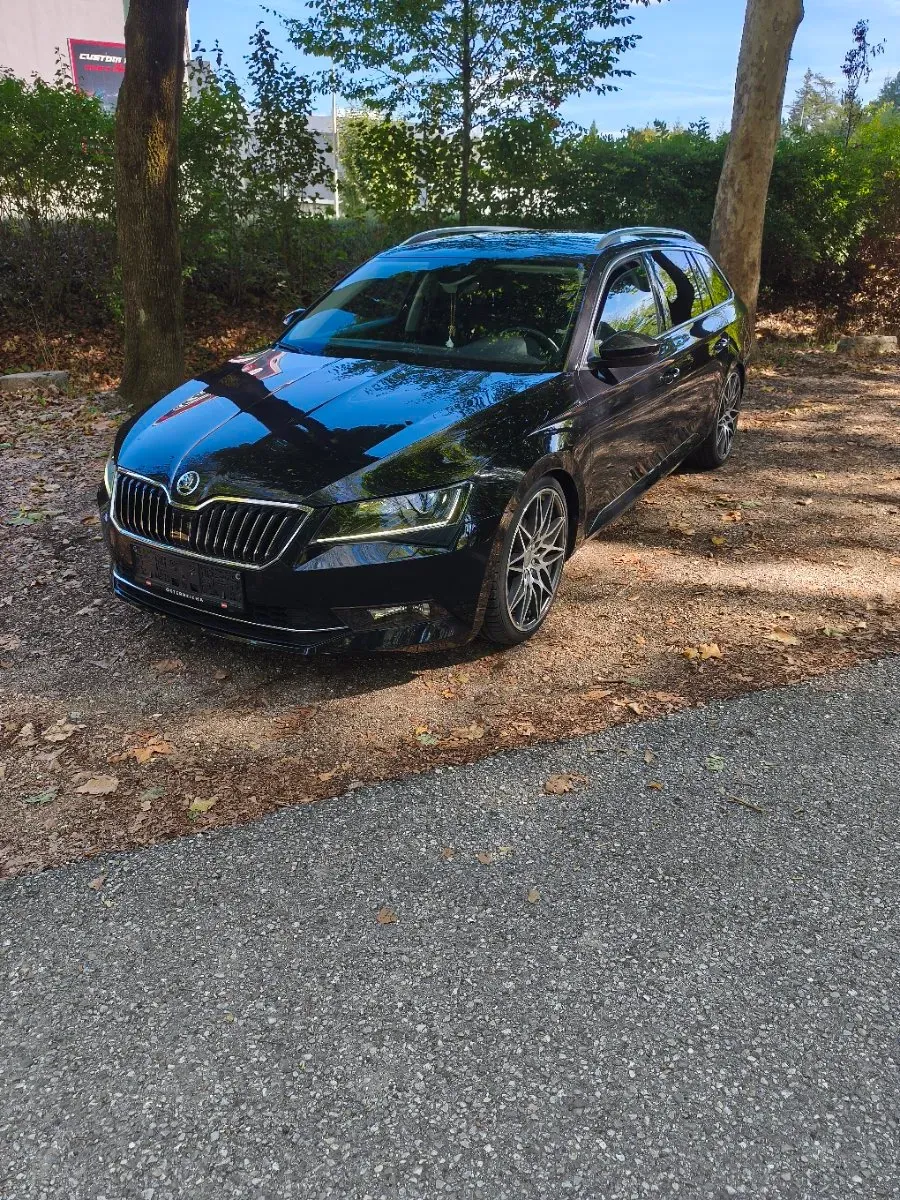 Skoda Superb 2018 photo 2