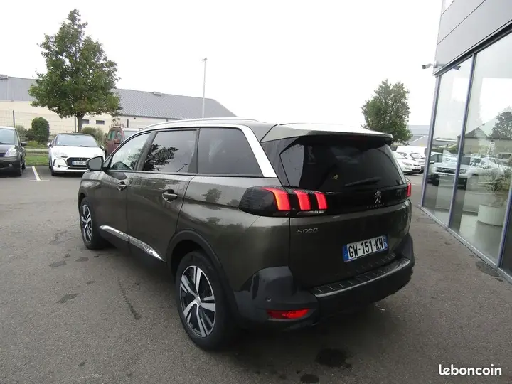 Peugeot 5008 2019 photo 3