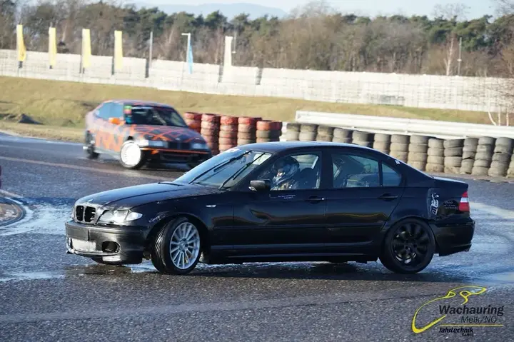BMW 325I 2003 photo 2