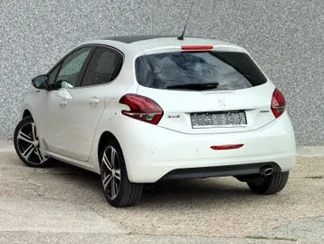 Peugeot 208 2018 photo 3