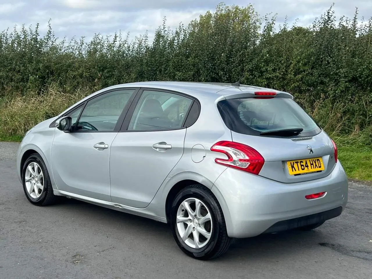Peugeot 208 2015 photo 3