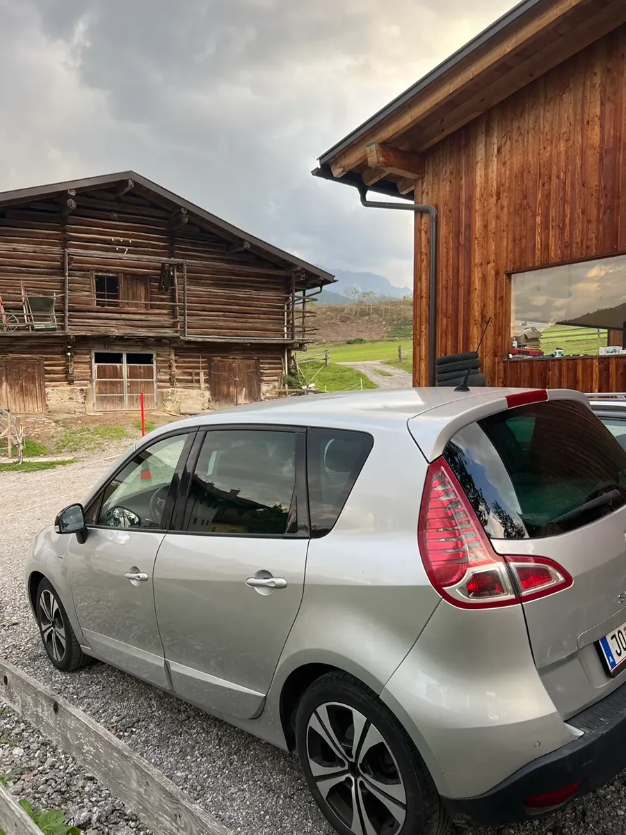 Renault Scenic 2011 photo 3